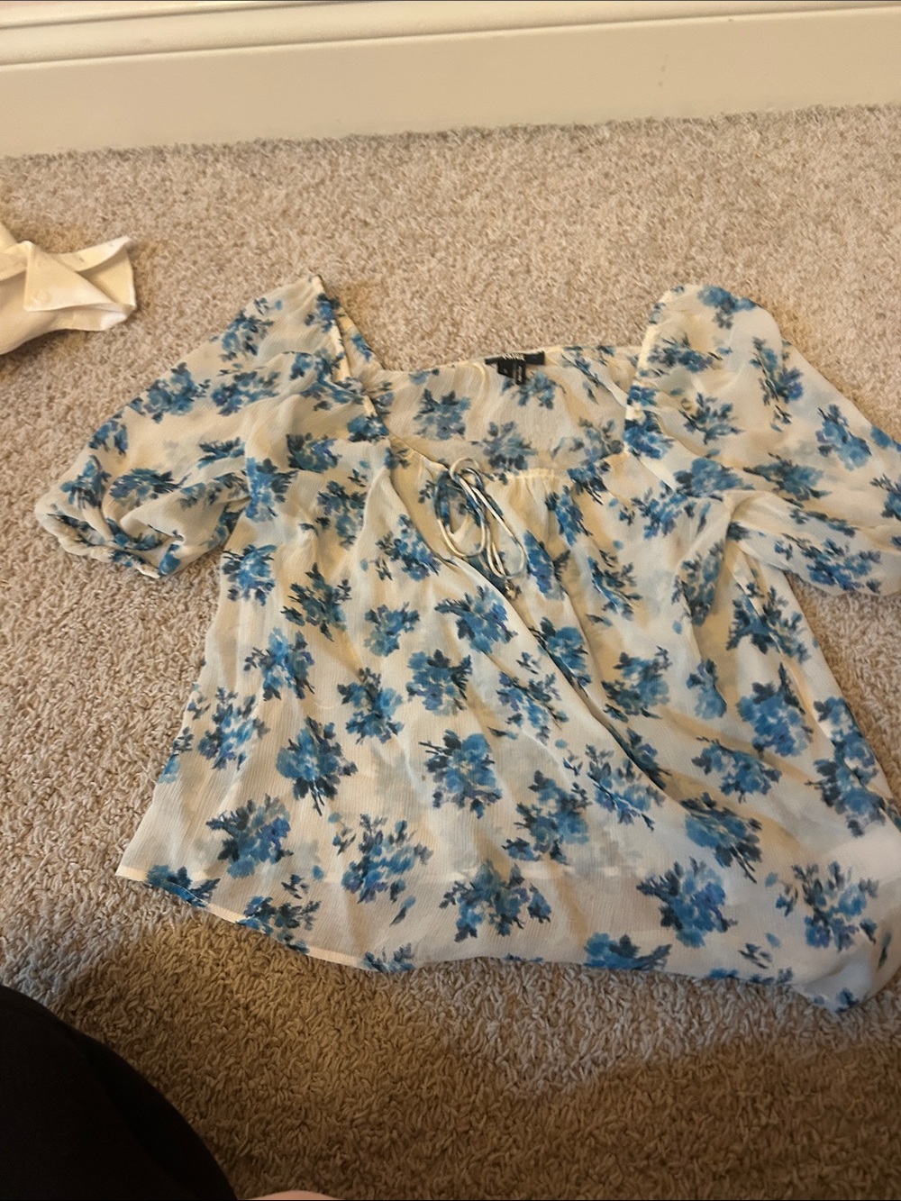PAIGE White Floral Puff-Sleeve Blouse with Blue Print